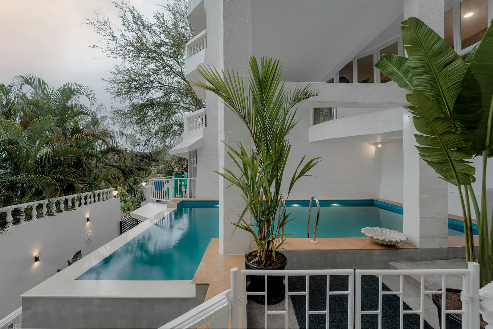 OceanSuite whole villa infinity pool